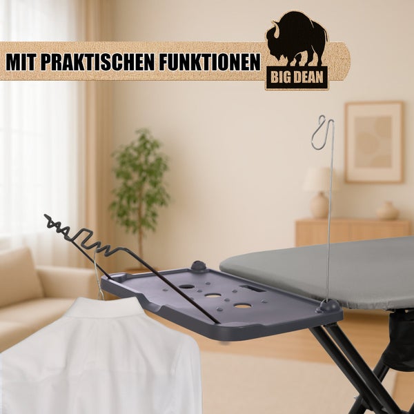 Bügelbrett mit Ablagefläche und integriertem Kleiderbügelhalter für bequemes Bügeln von Hemden in einem Wohnraum.