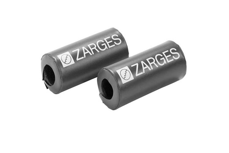 Zwei Zarges Traversenpolster