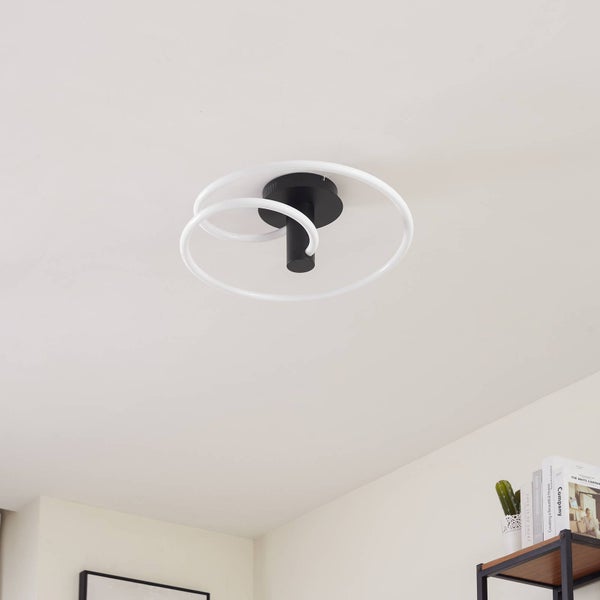 Moderne Deckenleuchte mit schwarzer Halterung und zwei ineinander verschlungenen weißen LED-Ringen.