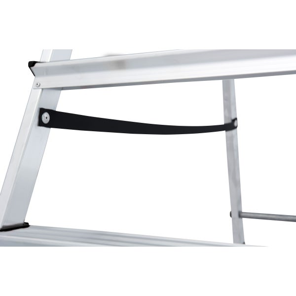 Detailansicht einer Aluminium Arbeitsbühne mit schwarzem Gurtband