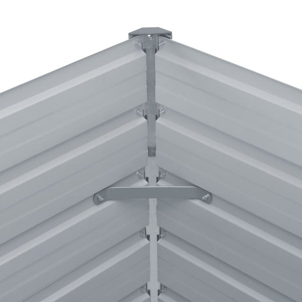 Innenansicht der Ecke eines Hochbeets aus Metall mit Wellprofilplatten und einer horizontalen Eckstrebe.