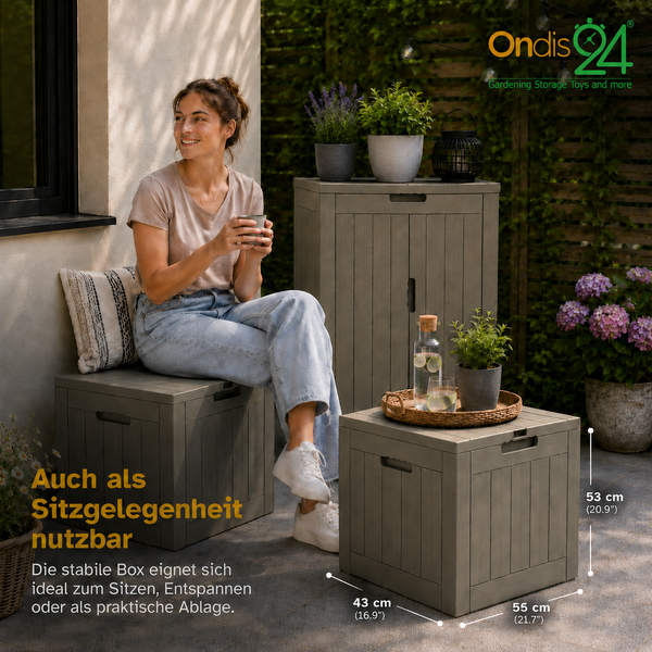 Helle Terrasse mit Garten-Aufbewahrungsboxen in Holzoptik, genutzt als Sitzgelegenheit und Tisch. Ondis24 Logo. Maße: 43 mal 55 mal 53 Zentimeter.