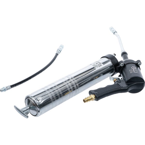 Druckluftpistole mit Fettkartusche und Schlauch