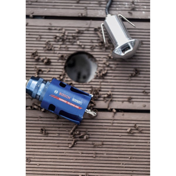 Bohrkronensatz von Bosch und Bodeneinbaustrahler auf Holzboden