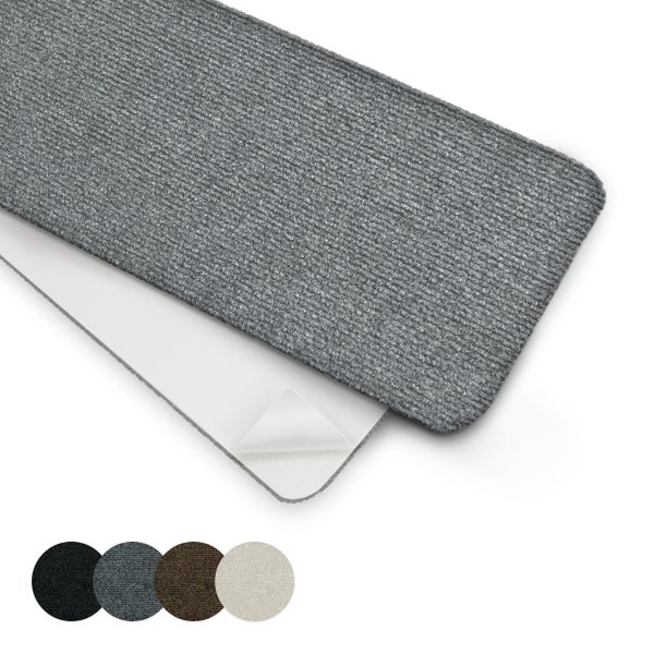 Graue Treppenmatte mit Klebestreifen zur einfachen Montage