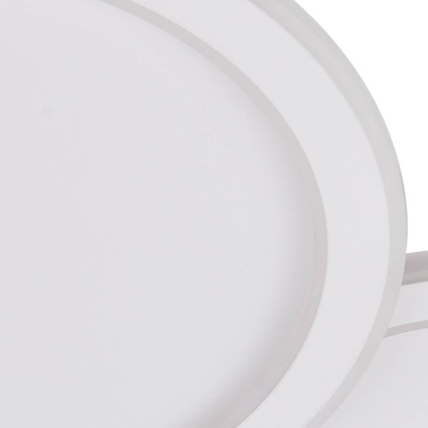 Nahaufnahme einer runden weißen LED-Deckenleuchte mit glatter Oberfläche und Rand.
