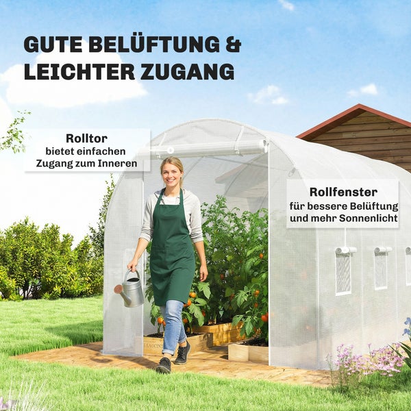 Folientunnel mit Rolltor für einfachen Zugang und Rollfenstern zur Belüftung, im Garten mit Pflanzen.