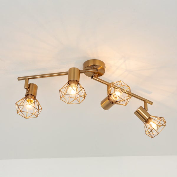 Deckenleuchte mit vier Leuchtenarmen und geometrischen Lampenschirmen