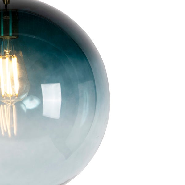 Kugelförmige Pendelleuchte mit Glühbirne