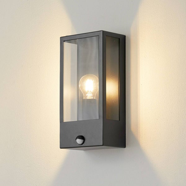 Lindby Wandleuchte außen Ilana mit Bewegungsmelder (spritzwassergeschützt in Schwarz aus Edelstahl (1 flammig, E27) - Wandlampe für Außenwand/Hauswand Haus Terrasse und Balkon