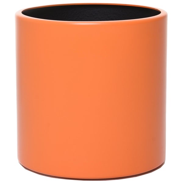 Zylindrischer Blumentopf in Orange mit schwarzer Innenseite.