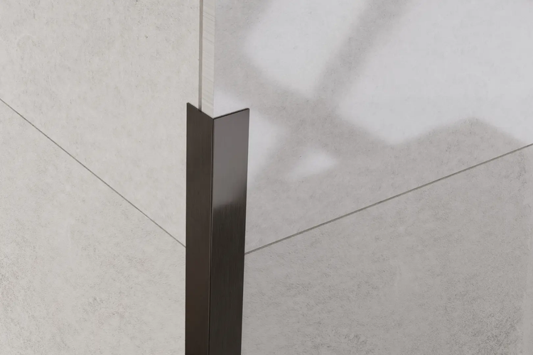 Ecke mit Fliesenschiene