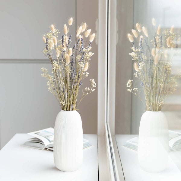 Lavendel Dreams: Trockenblumenstrauß in beige-lila aus Lavendel und Lagurus