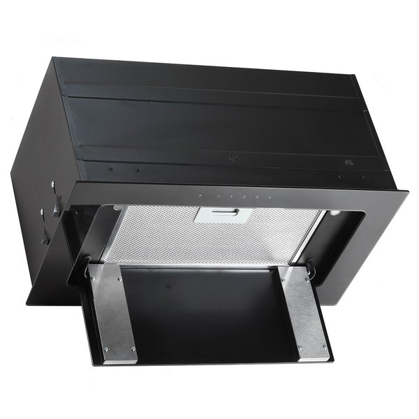 Schwarze Einbau-Dunstabzugshaube mit sichtbarem Metallfettfilter und herunterklappbarer Frontblende.
