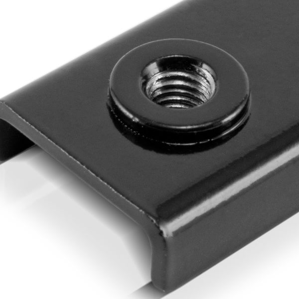 Schwarze Metallschiene mit Gewindemutter Detailansicht