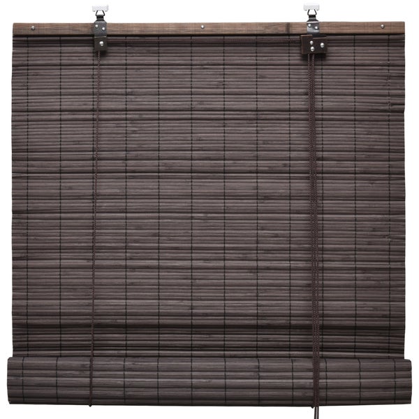 Dunkelbraunes Bambusrollo mit Zugschnur und Halterung zur Wand- oder Fenstermontage.