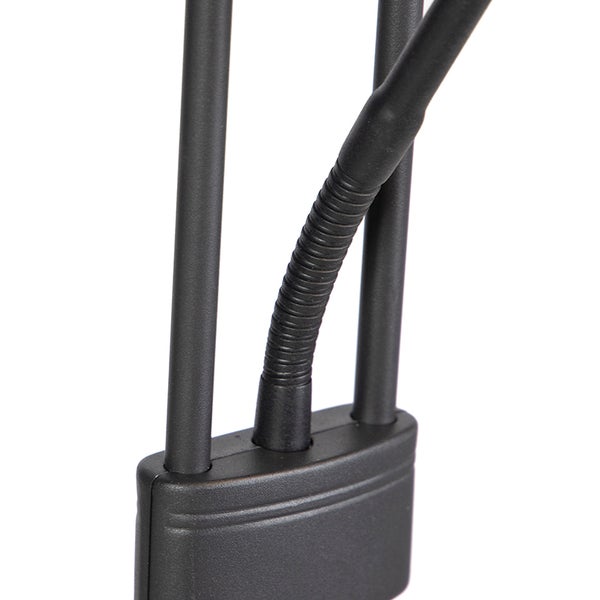 Detailansicht einer Leuchte mit drei Armen und flexiblen Schläuchen