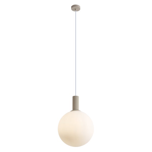 Moderne Pendelleuchte mit kugelformigem Glasschirm und gerilltem Sockel als stilvolle Innenbeleuchtung