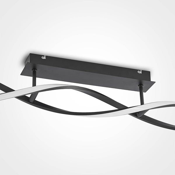 Moderne schwarze LED-Deckenleuchte mit wellenförmig geschwungenen Lichtelementen und rechteckiger Metallbasis.
