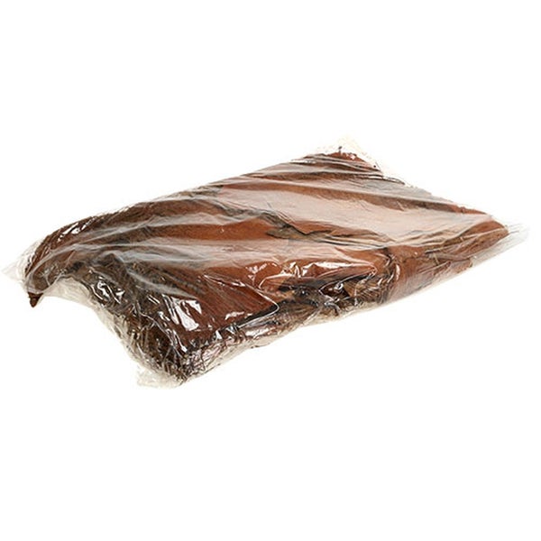 Rindenmulch in einer transparenten Kunststoffverpackung für Garten und Landschaftsbau.