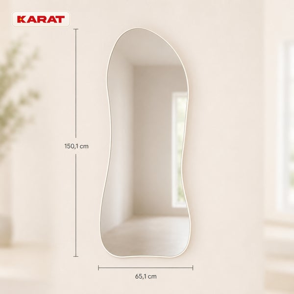 Karat Logo und organischer Wandspiegel mit Maßen 150,1 cm Höhe und 65,1 cm Breite