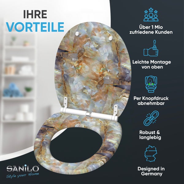 Sanilo WC-Sitz mit Steinmuster, helle Badgestaltung, Montage von oben, abnehmbar per Knopfdruck, langlebig, in Deutschland entworfen, Sanilo Logo.