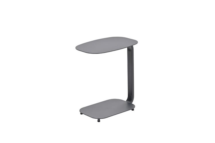 Beistelltisch in C-Form aus Metall für Balkon oder Wohnzimmer.