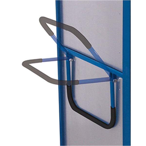 Klappbarer blauer Haltebügel einer Sackkarre mit schwarzem Griff, dargestellt in verschiedenen Positionen.