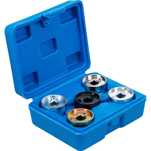 Geöffneter blauer Werkzeugkasten mit mehreren Einsätzen für Reparaturen