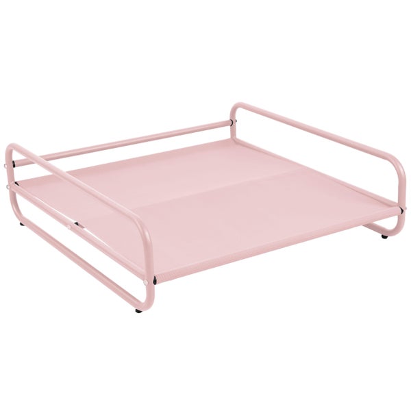 Erhöhtes Hundebett in Rosa mit Metallrahmen und Textilbespannung.