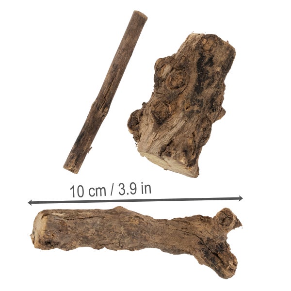 Drei Naturholzstücke für Haustiere oder Dekoration, Länge circa 10 Zentimeter.