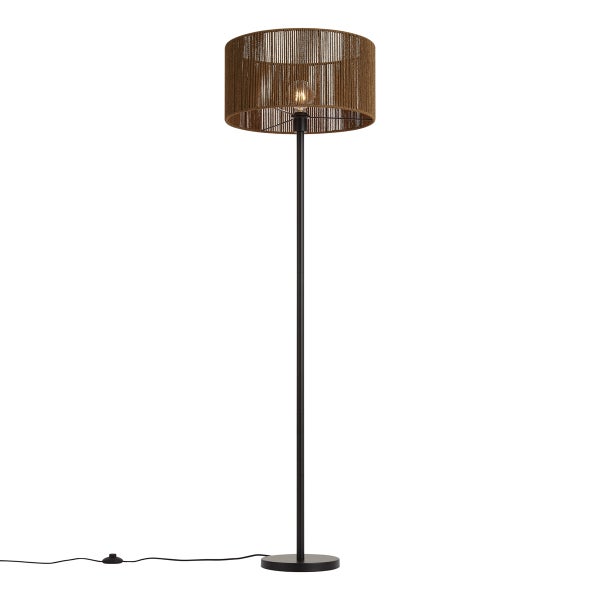 Stehlampe mit schwarzem Metallgestell und zylindrischem Lampenschirm aus braunem Seil, mit Fußschalter.