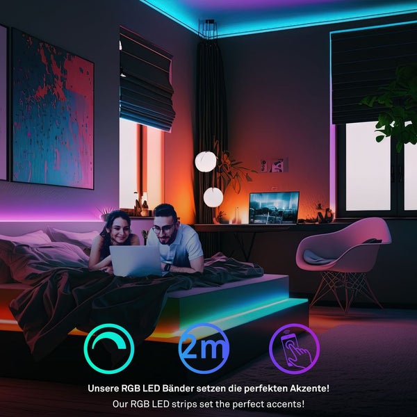 Modernes Schlafzimmer mit farbigen RGB LED Streifen an Decke und Bett sowie Icons für App Steuerung und zwei Meter Länge.