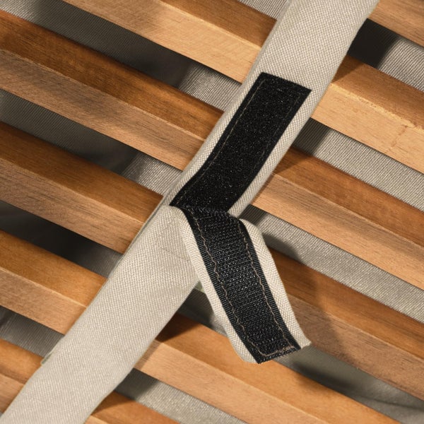 Klettverschluss aus Textil zur Befestigung an Holzlatten.
