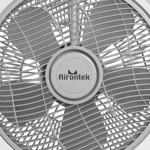 Nahaufnahme eines Ventilators mit Schutzgitter und dem Airontek Logo.