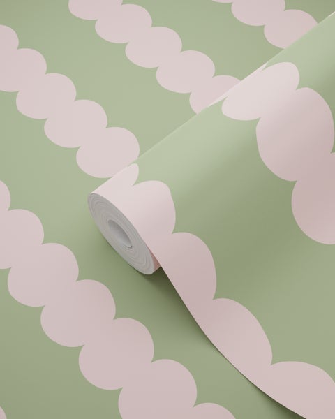 Tapetenrolle mit Wellenmuster in Grün und Rosa.