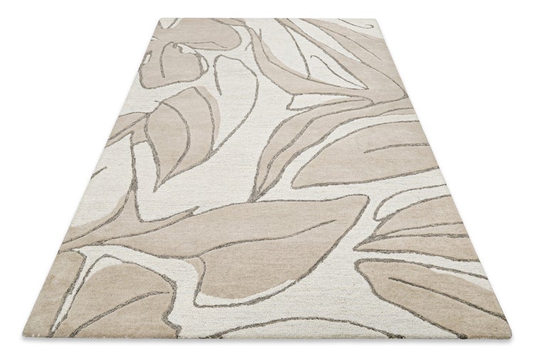 Kurzflor-Teppich mit großflächigem Blatt-Design in Beige und Creme.