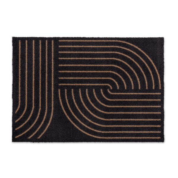 Rechteckige schwarze Fußmatte mit beigem geometrischem Linienmuster.
