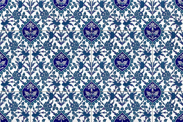 Fliesenmuster mit floralem Dekor für den Innenbereich