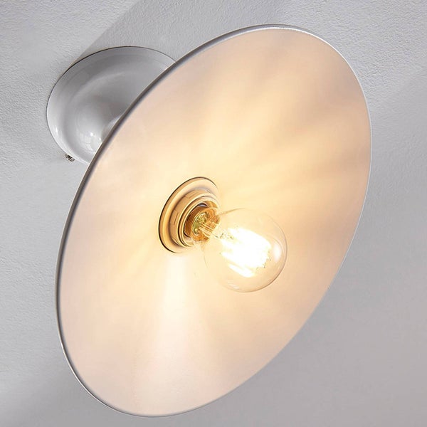 Darstellung der Montagemöglichkeiten für Heizkörperverkleidungen, sowohl links als auch rechts montierbar.