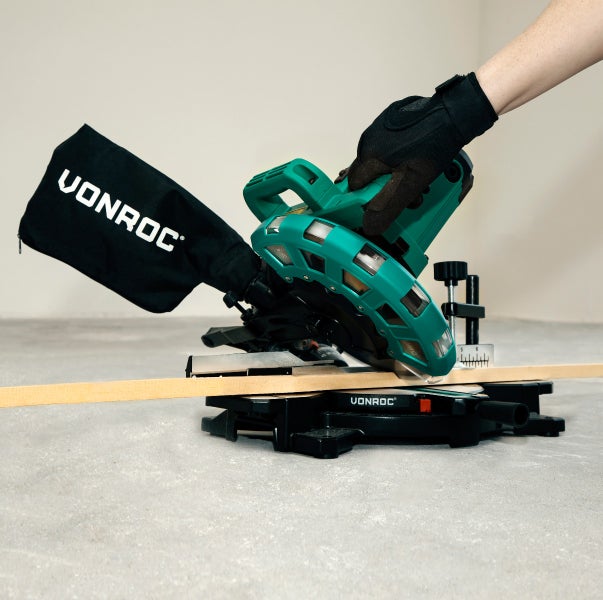 VONROC Kapp- und Gehrungssäge, Zug- und Kappsäge - Elektrische Holzsäge 1700W - 216mm mit Laser, Staubsammelbeutel - Jetzt Variante wählen