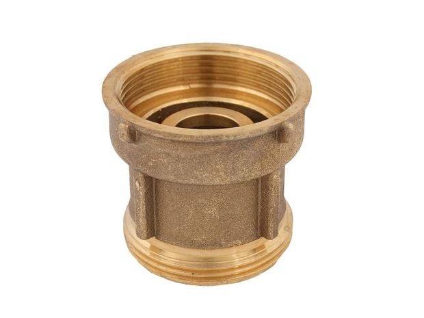 Messing-Adapter mit Innen- und Außengewinde für Wasserleitungen.