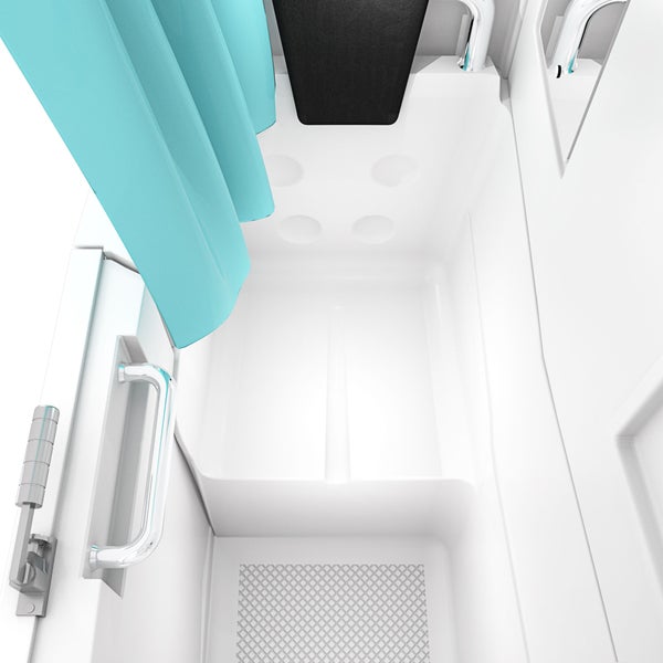 Weiße Sitzbadewanne mit Tür für barrierefreies Baden, verchromtem Haltegriff, dunkler Kopfstütze und türkisem Vorhang, Ansicht von oben.