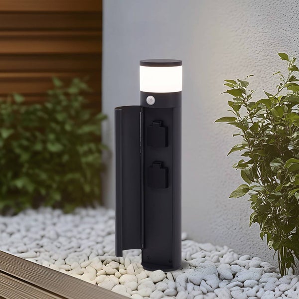 Lucande Wegeleuchte 2 Steckdosen, Außenleuchte Sockelleuchte 50,5 cm mit Bewegungsmelder Gartenlampe IP44 Stromsäule Garten 1x G9 ohne Leuchtmittel