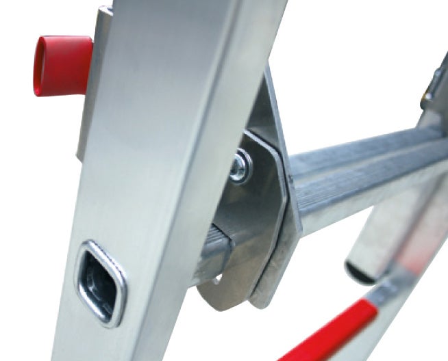 Detailansicht einer Aluminiumleiter mit Sicherheitsvorrichtung