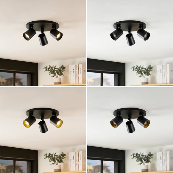 Stehleuchte mit Holzfuß und Stoffschirm im Wohnzimmer.