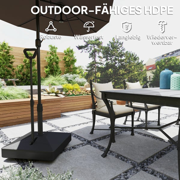 Garten mit Sonnenschirm, Tisch und Stühlen, die robust, wasserfest, langlebig und wiederverwertbar sind