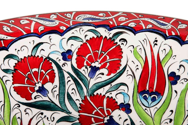 Dekorative Keramik mit floralem Muster