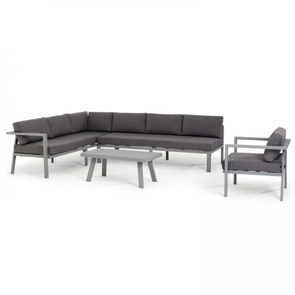 Lounge-Set bestehend aus einem Ecksofa, einem Sessel und einem Loungetisch mit grauen Polstern und Metallgestell.