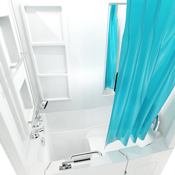 Kompakte Sitzbadewanne mit Tür, integrierten Ablagefächern, Handbrause, Haltegriffen aus Chrom und blauem Duschvorhang.